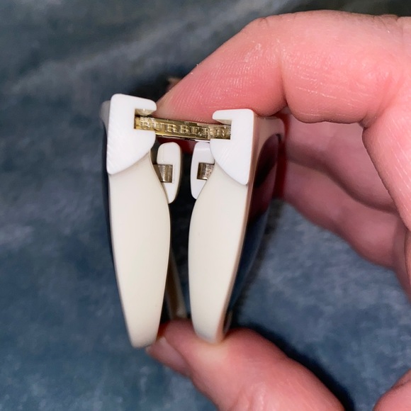 Burberry White Foldable Sunglasses-Like New! - Picture 5 of 10